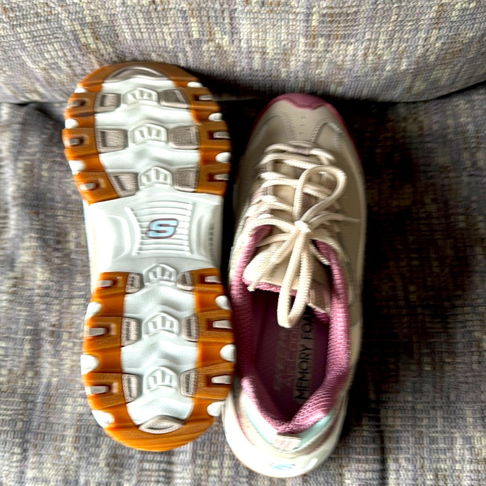 Sketchers go walk sneakers